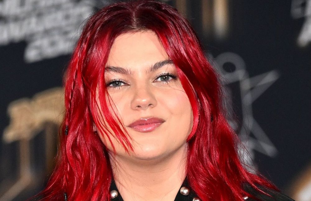 « Je le vois comme un hommage » : Louane, choisie pour l’Eurovision, fait de bouleversantes confidences sur sa défunte mère