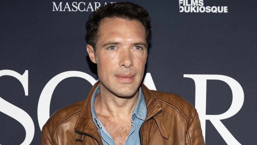 Nicolas Bedos sans filtre sur son passage tendu dans Quelle Époque, “Les policiers sont beaucoup moins obtus”