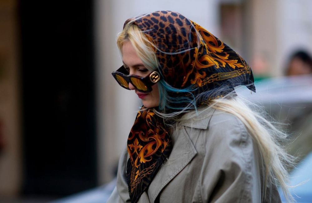 Ce foulard à l’imprimé tendance est le plus vendu du moment sur Vinted