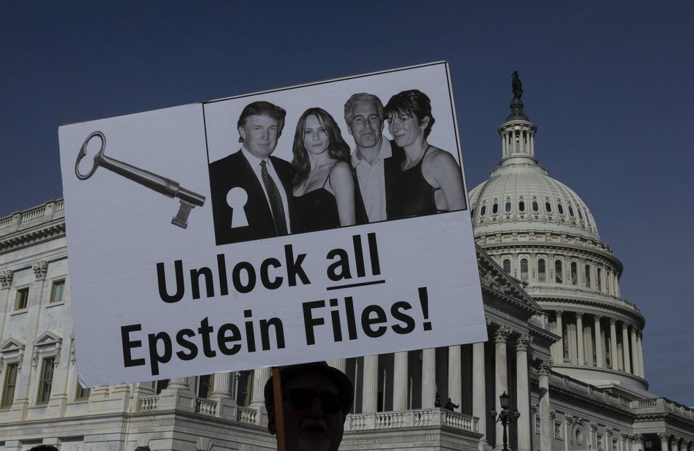 « Tais-toi la truie ! » : Donald Trump agresse deux journalistes américaines après des questions sur l’affaire Epstein