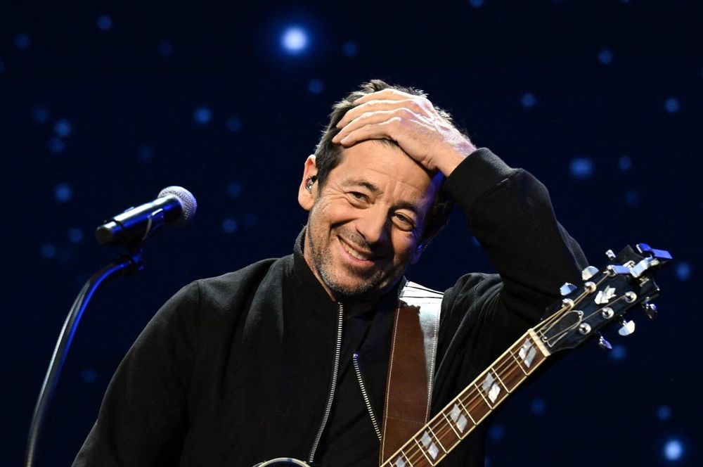"Patrick Bruel, oui, Enrico Macias, non" : les deux artistes traités différemment en Algérie malgré leur identité commune