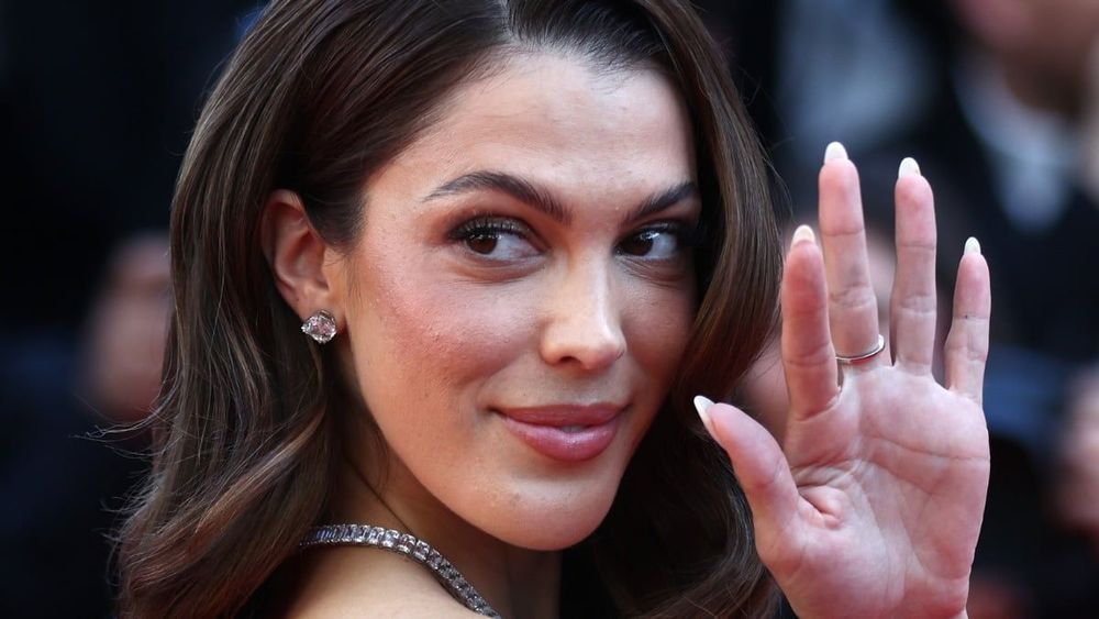 "Bienvenue chez moi" : Iris Mittenaere dévoile sa maison avec dressing XXL et marbre à gogo