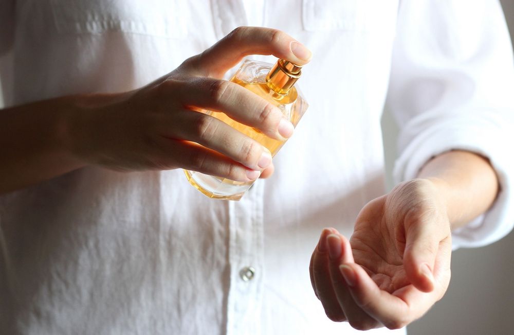 Parfum : cette senteur est la plus populaire de l’été (et on ne s’y attendait pas)