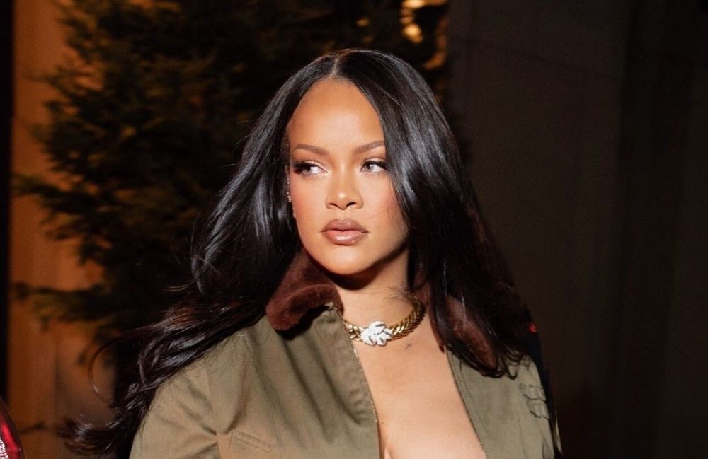 À Paris, Rihanna confirme le retour imminent de la frange graphique