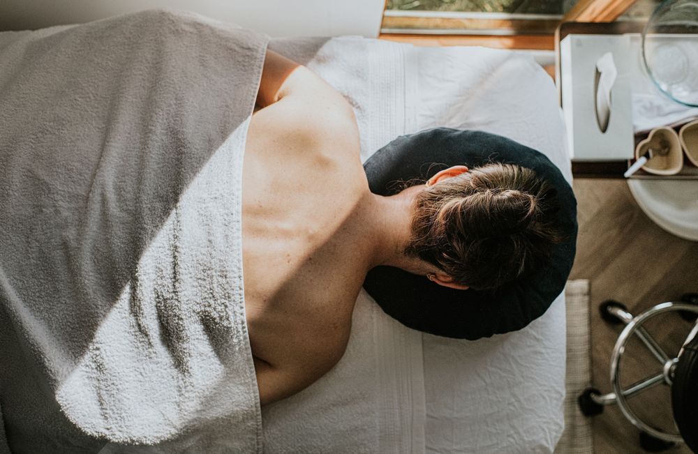 Ménopause : pourquoi ce massage séduit de plus en plus de femmes