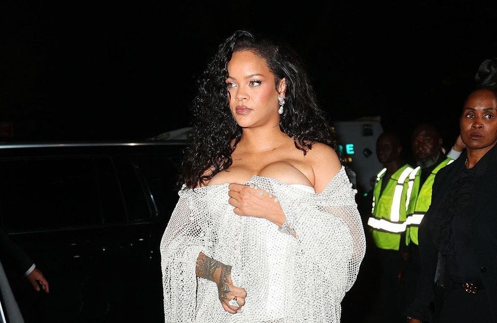 Fashion Week de New York : Rihanna en robe transparente au défilé Alaïa