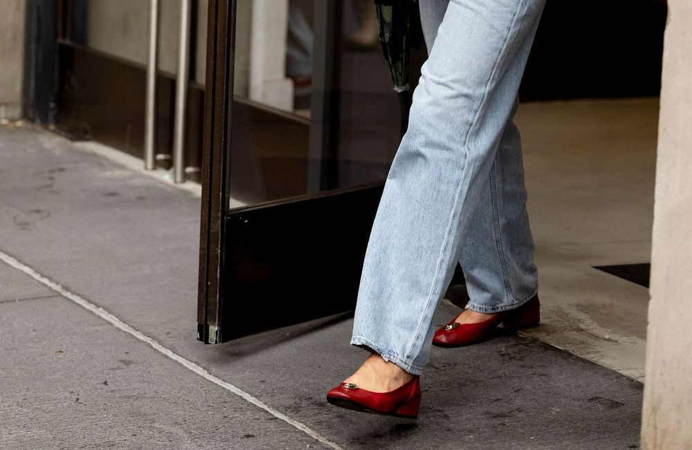 Les Françaises ne jurent que par cette couleur de ballerines cet été