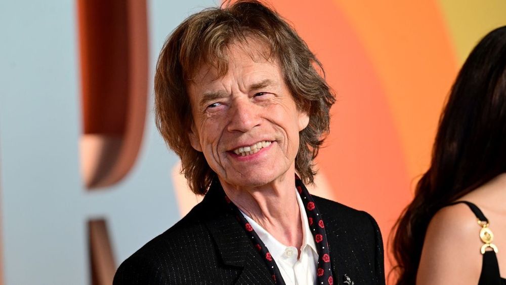 Mick Jagger surpris dans le plumard d'Igor Bogdanov, l'aveu choc 3 ans après sa mort : "Oh, Igor, je suis désolé"
