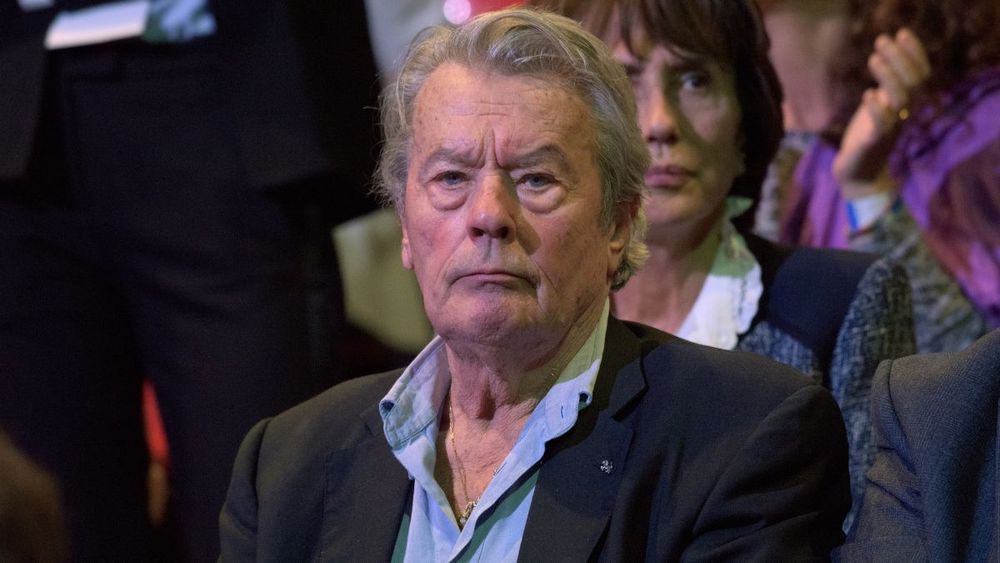 Alain Delon : des obsèques intimes et des règles très strictes imposées par ses trois enfants
