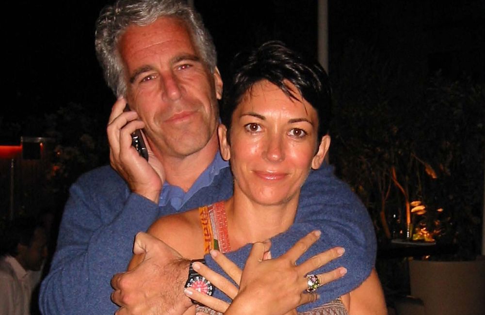 Jeffrey Epstein : son amie et complice Ghislaine Maxwell ne croit pas à son suicide