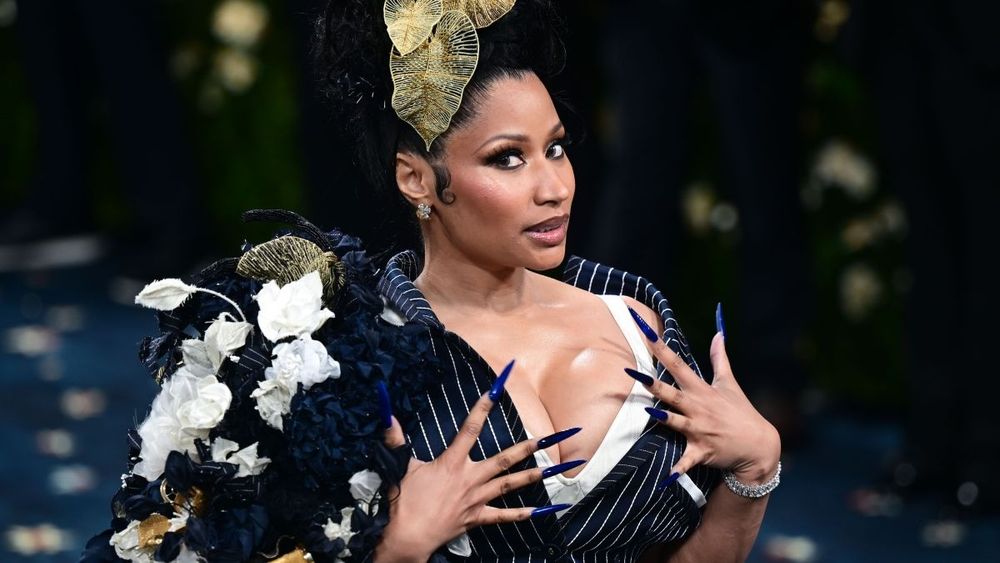 « L'assassin JD Vance » : Nicki Minaj taxe le vice-président américain d'assassin devant la veuve de Charlie Kirk