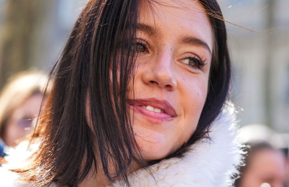 Adèle Exarchopoulos, sublime avec son carré court au défilé Courrèges