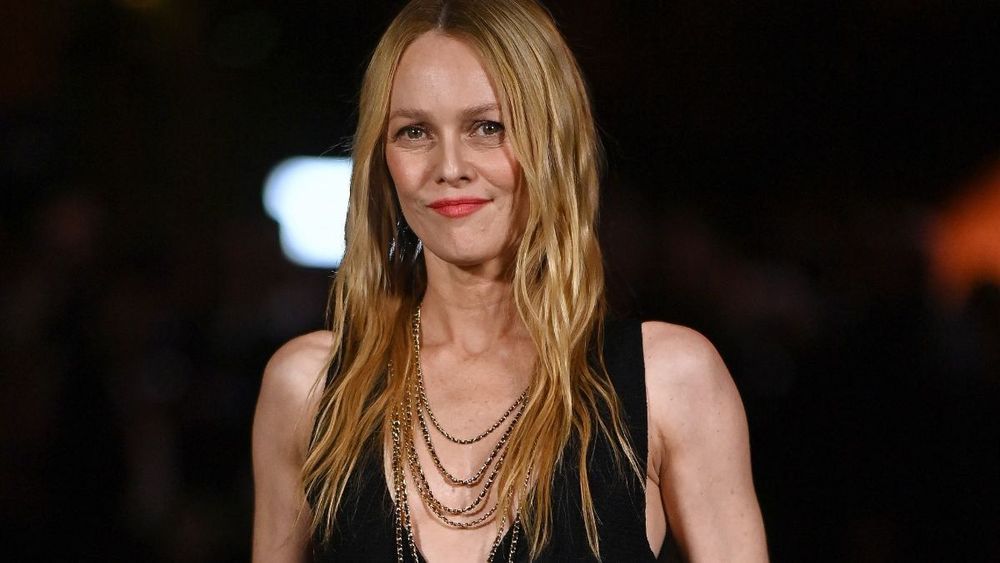 Vanessa Paradis fond en larmes : ce lieu "avec des fantômes" qui l’a complètement bouleversée, "Quand tu ouvres la porte..."