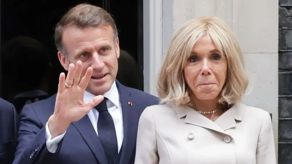 Brigitte Macron “totalement démunie” face aux rumeurs, Emmanuel riposte : “Il s’agit de défendre mon…”