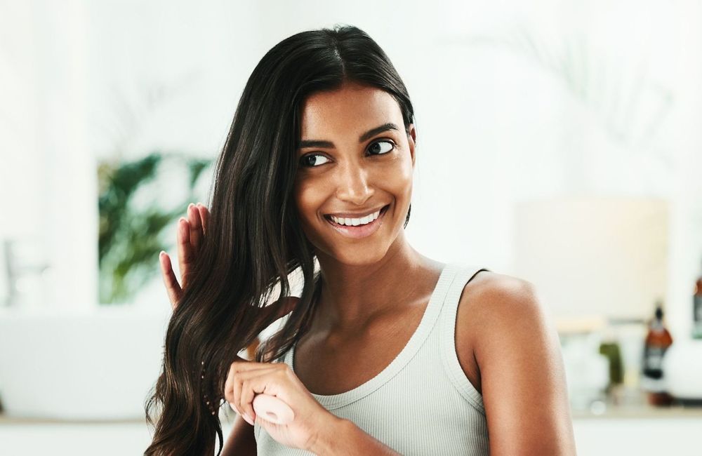 Utilisé par les grands-mères indiennes, cet ingrédient capillaire est l’alternative au shampoing pour des cheveux brillants