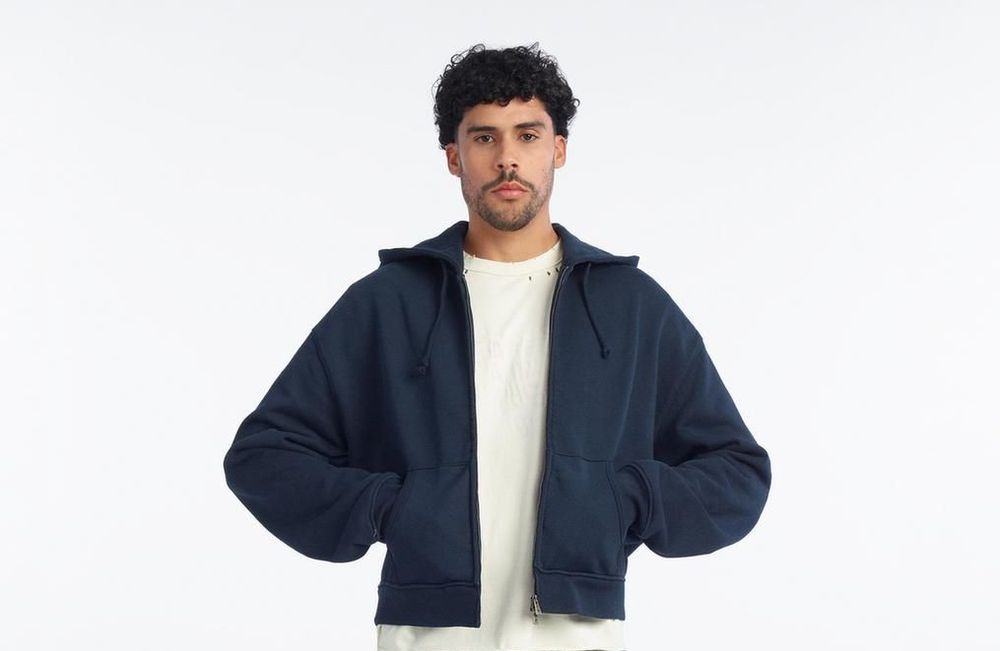 Pour sa collection avec Zara, Bad Bunny choisit son petit frère comme mannequin