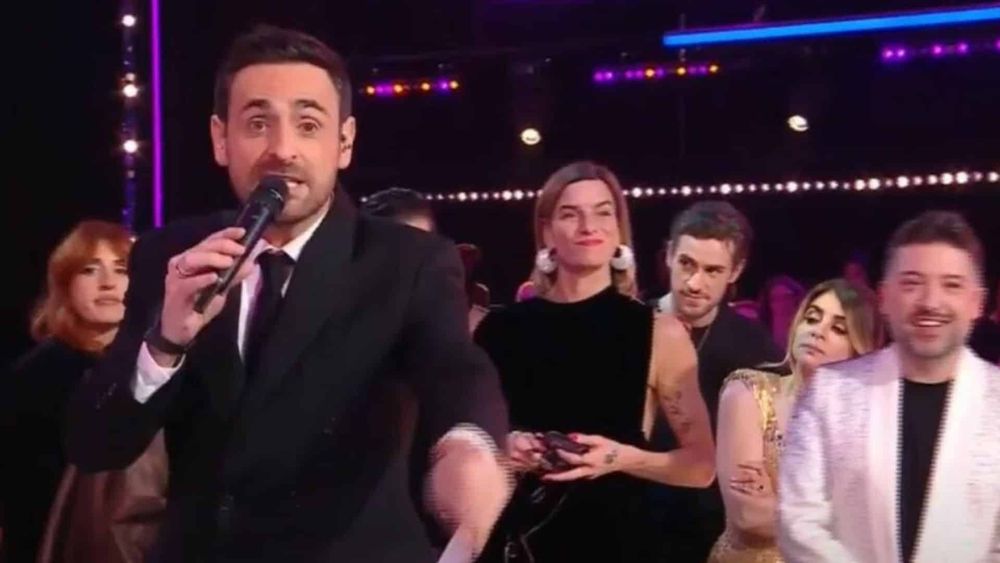 "Il prend sa retraite après 14 ans de Danse avec les stars" : Camille Combal rend hommage à un membre de l'équipe de DALS sur le départ