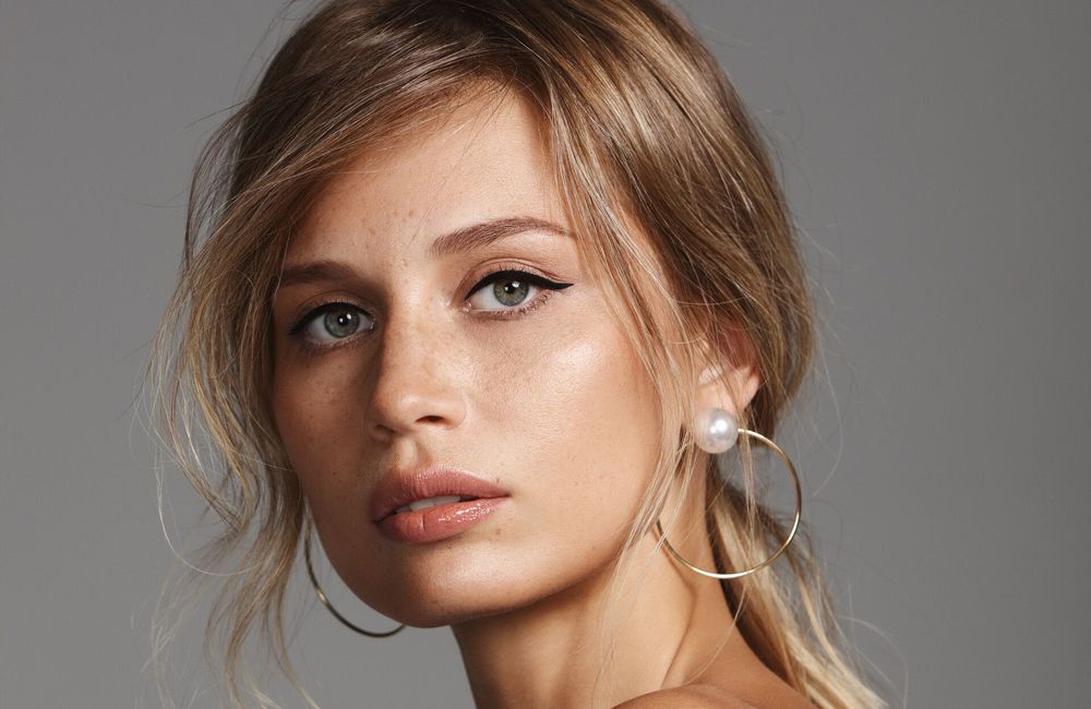 Teint hâlé sans UV : l’astuce bluffante repérée sur les réseaux