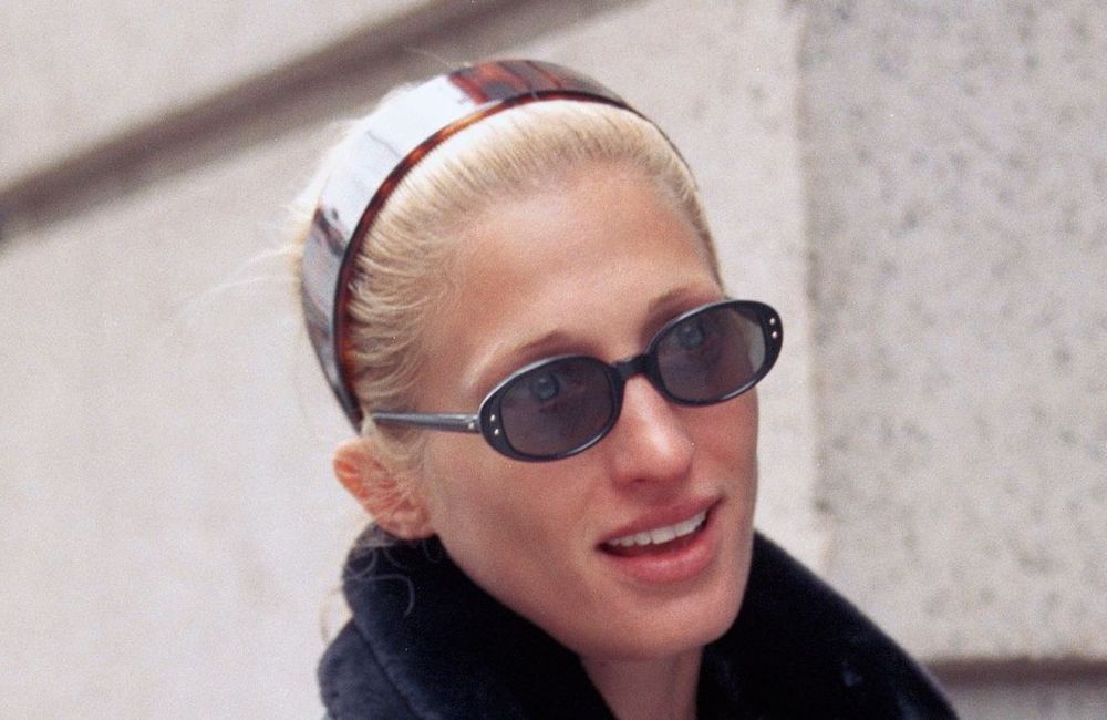Carolyn Bessette : pourquoi son simple serre-tête provoque des files d’attente à New York