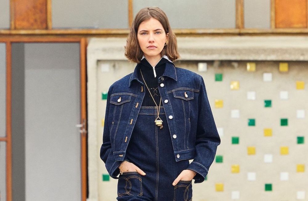 Le retour de la salopette : comment l'adopter cet hiver ?