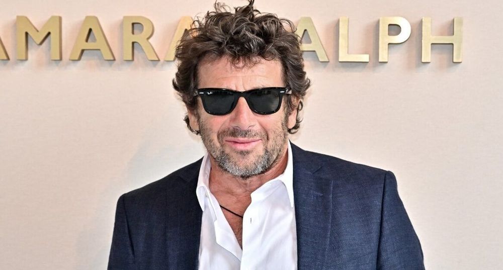 Patrick Bruel : vendus entre 12 et 46€, ces soins à l'huile d'olive rendent votre peau "belle et protégée"