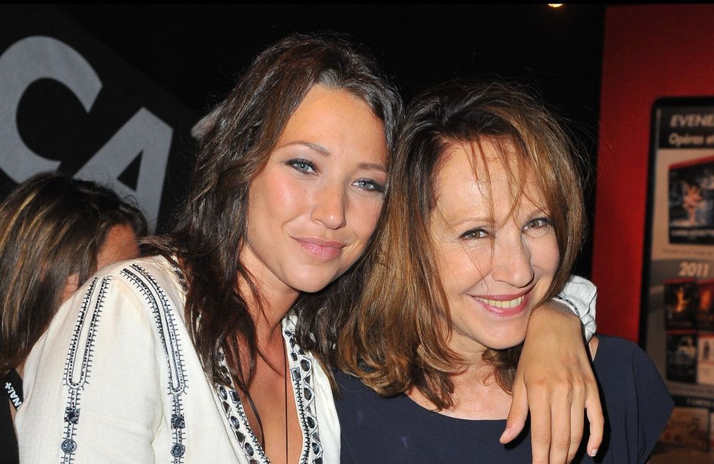 Laura Smet partage un tendre souvenir avec sa mère Nathalie Baye
