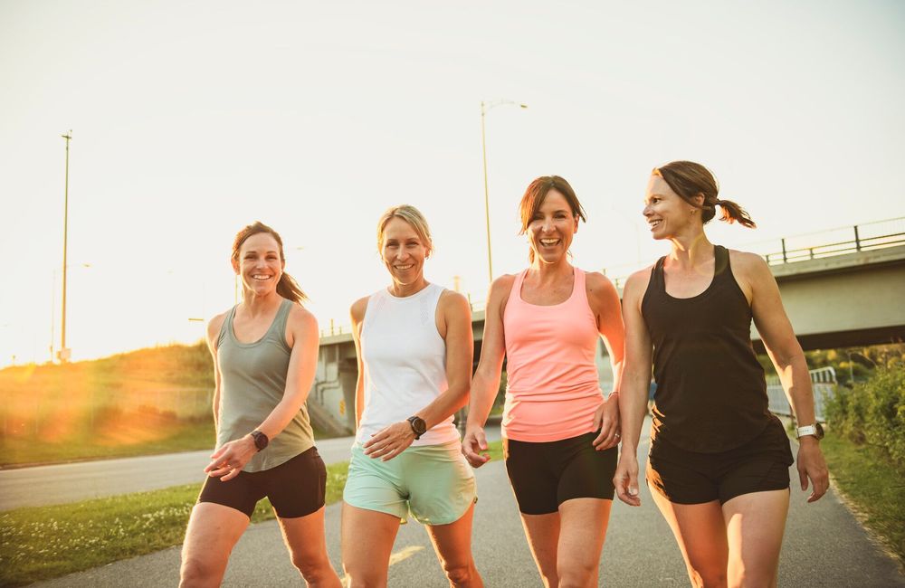 « Walk clubs » : la nouvelle obsession bien-être à partager cet été