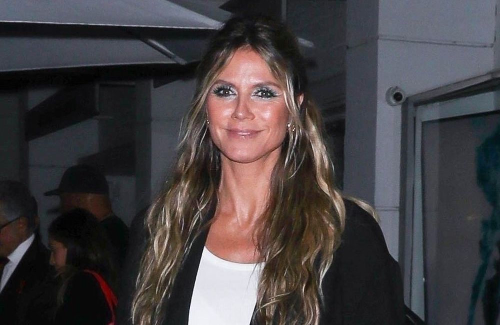 Heidi Klum adopte le look « very demure » et apparaît métamorphosée