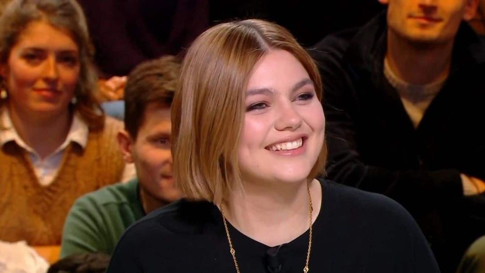 "Je sais que vous faites votre travail..." : Louane recadre un agent de sécurité en plein concert à Lille