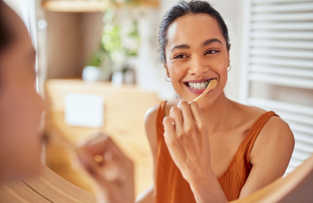 Voici ce qui pourrait arriver à votre peau si vous vous brossez les dents après l’avoir nettoyée