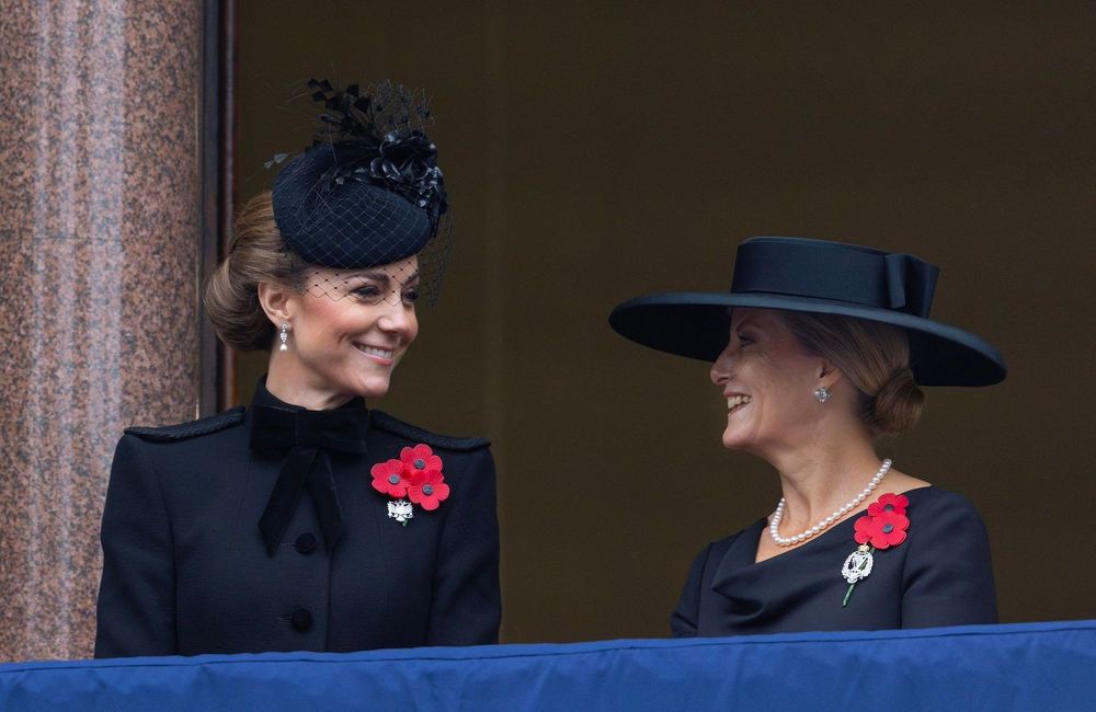 Kate Middleton rend hommage à Lady Diana et à la Reine Elisabeth II lors du Remembrance Sunday