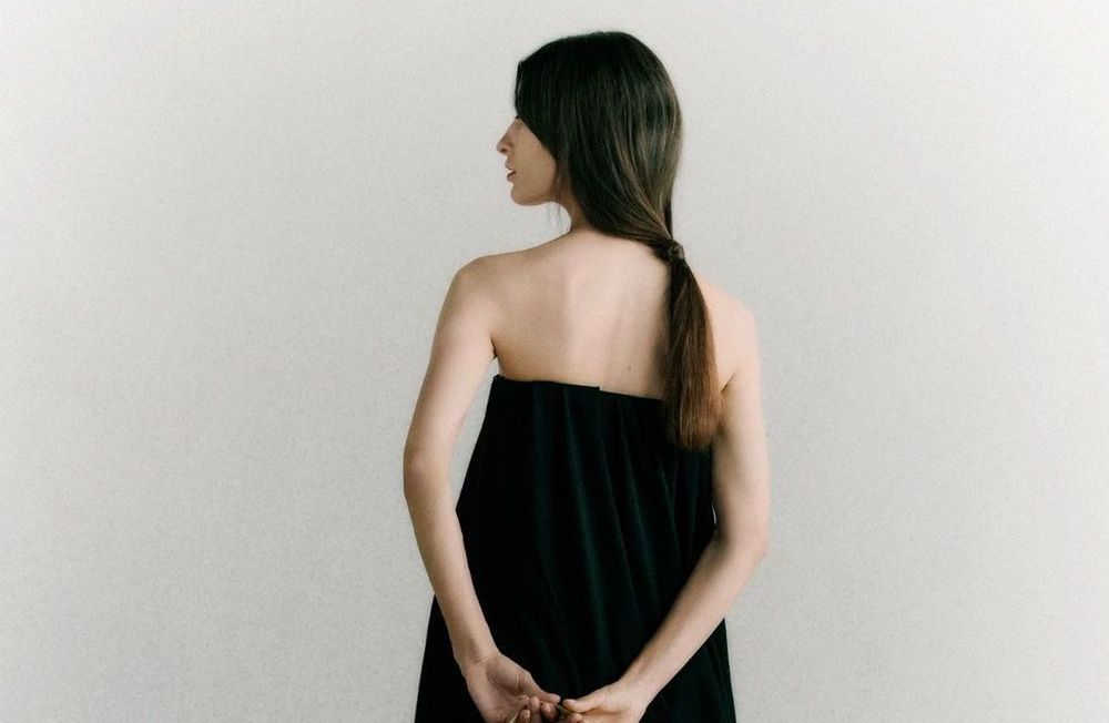 Le best of mode de la semaine : des fêtes engagées chez Balzac Paris, un sac East-West chez Polène...