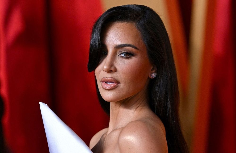 Qui est cet homme avec qui Kim Kardashian a flirté durant l’after party des Oscars 2024 ?