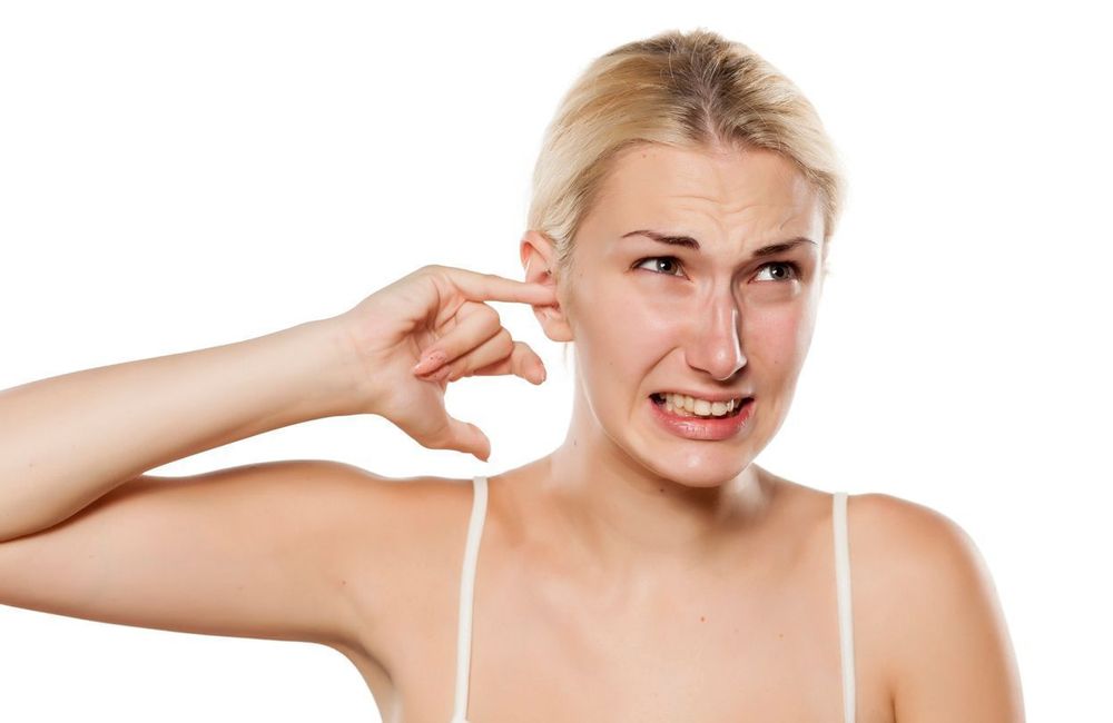 Ménopause : pourquoi peut-on avoir les oreilles qui grattent ?