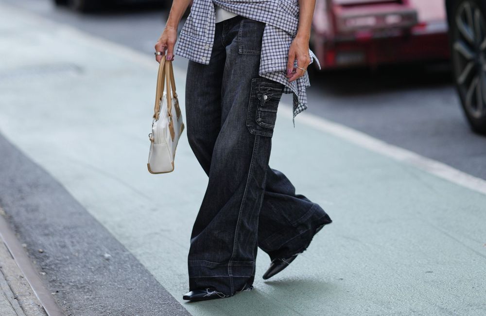 « Carpenter jeans » : quelle est cette tendance inspirée du vestiaire des ouvriers qui fait son grand retour au rayon pantalon ?
