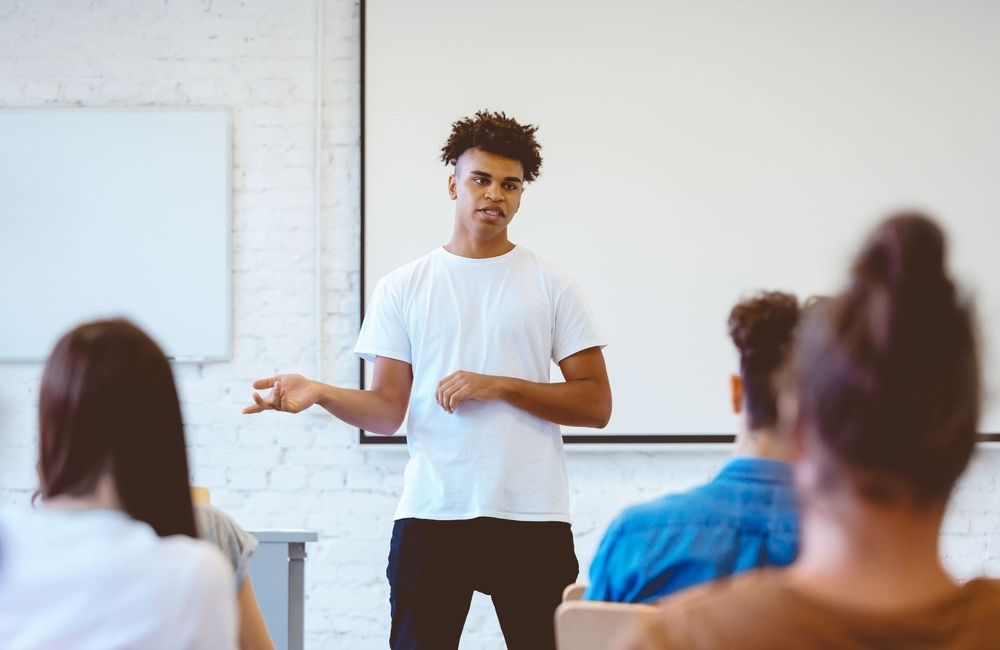 Grand Oral du Bac : 7 jeunes sur 10 ont déjà renoncé à prendre la parole par manque de confiance