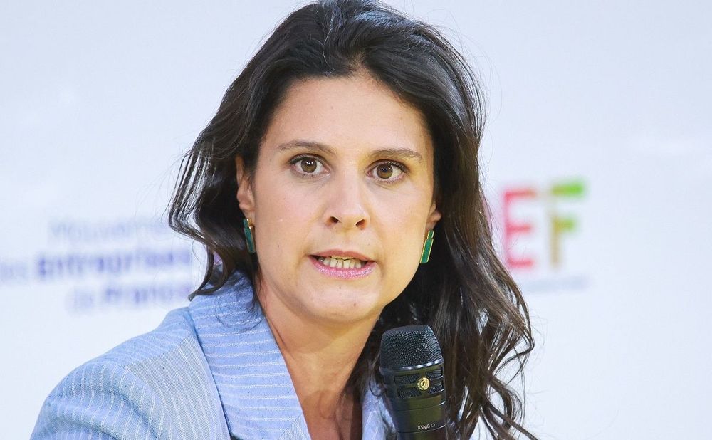 Apolline de Malherbe (45 ans) révèle le nom de cette femme de qui elle est très proche : "On s'envoie des textos à l'antenne"