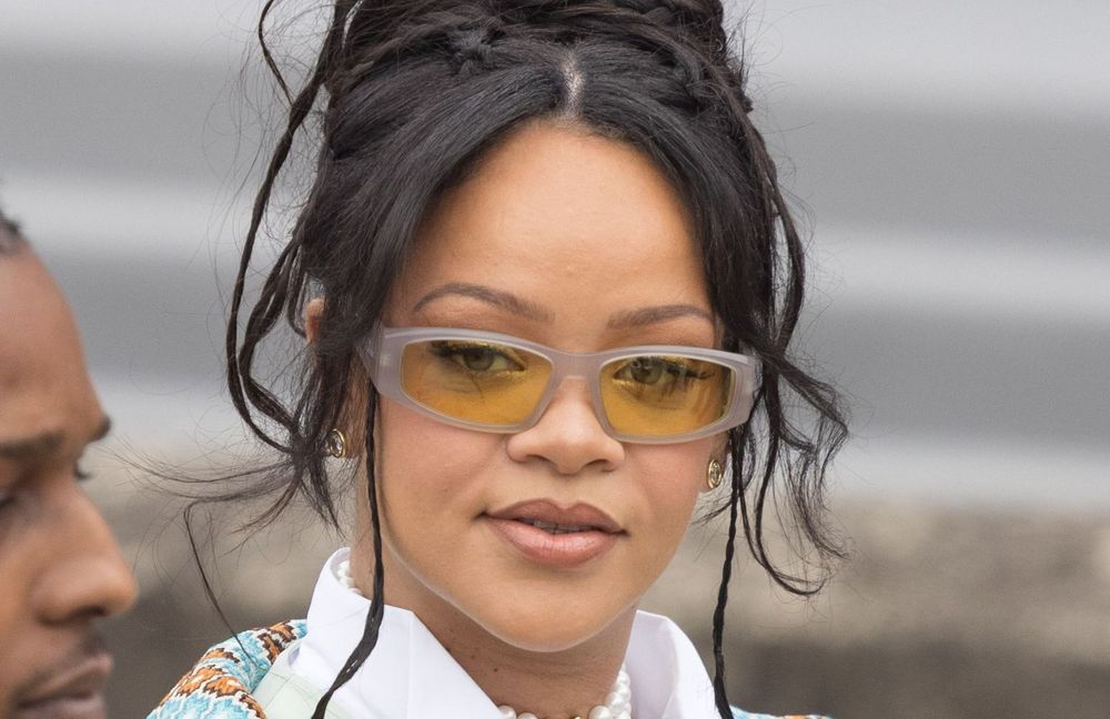 Rihanna remet sur le devant de la scène cette coiffure phare des années 2000