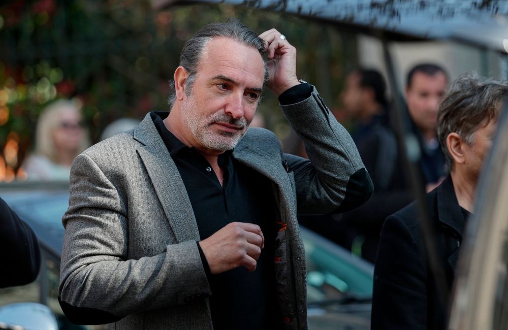 Jean Dujardin en larmes : son discours émouvant à l’enterrement de son ami Bruno Salomone