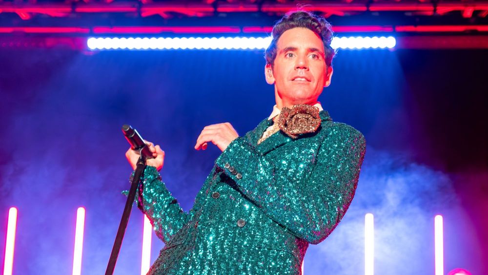 Mika (41 ans) raconte ses premiers ébats avec un homme à l'âge de 15 ans : "J'en ai vomi"