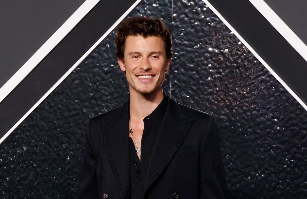 « J’essaie d’être courageux » : Shawn Mendes répond aux rumeurs sur scène et évoque sa sexualité