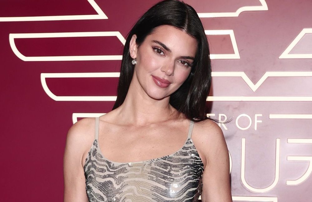 Kendall Jenner fait sensation dans une robe vintage portée par Cindy Crawford, 27 ans plus tôt