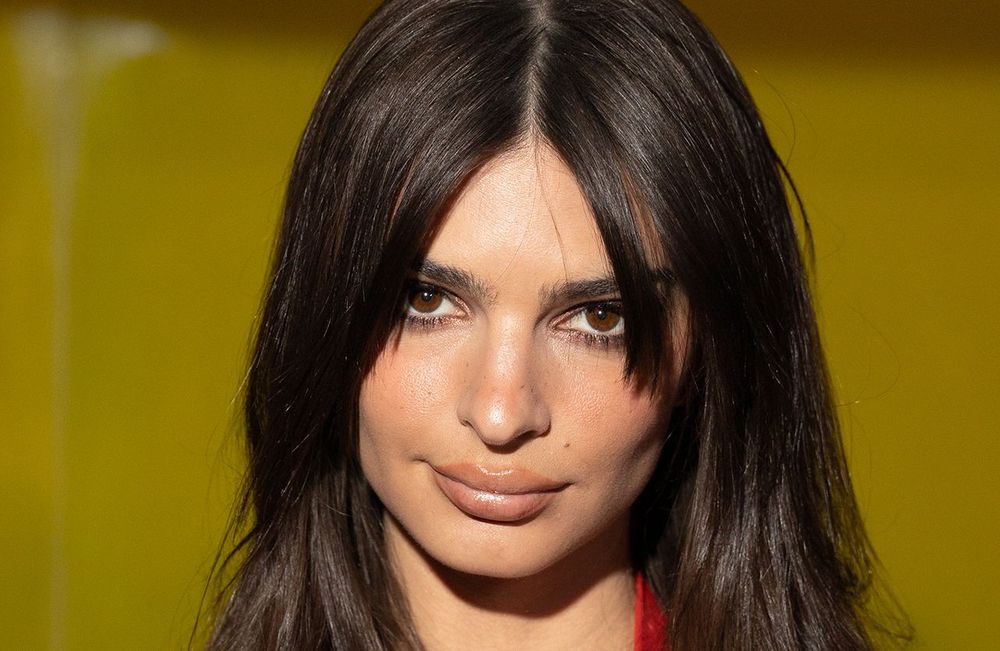 Méconnaissable, Emily Ratajkowski adopte une couleur de cheveux étonnante