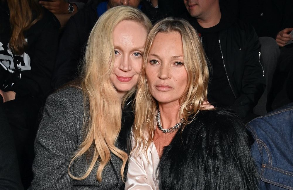 Kate Moss a ressorti ce classique de sa garde-robe au premier rang du défilé Dior