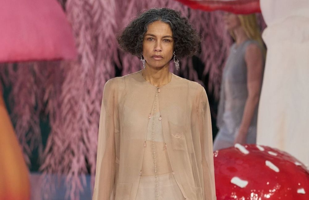 Qui est Stéphanie Cavalli, le mannequin d’une quarantaine d'années qui a ouvert le défilé Chanel ?