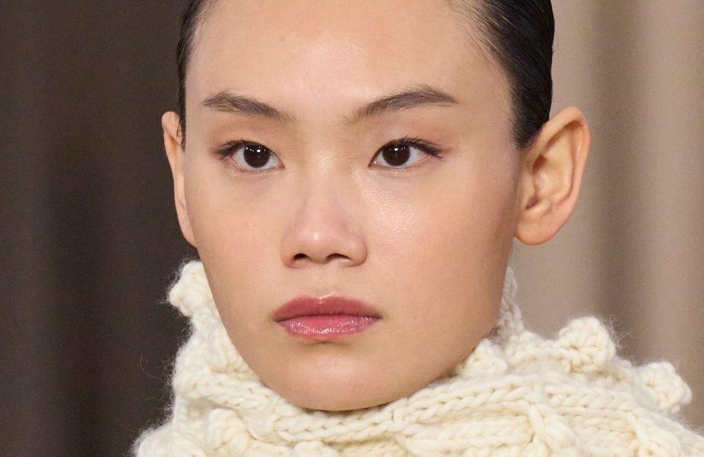 Fins, clairsemés… Quelles formes choisir quand ses sourcils s’affinent ?