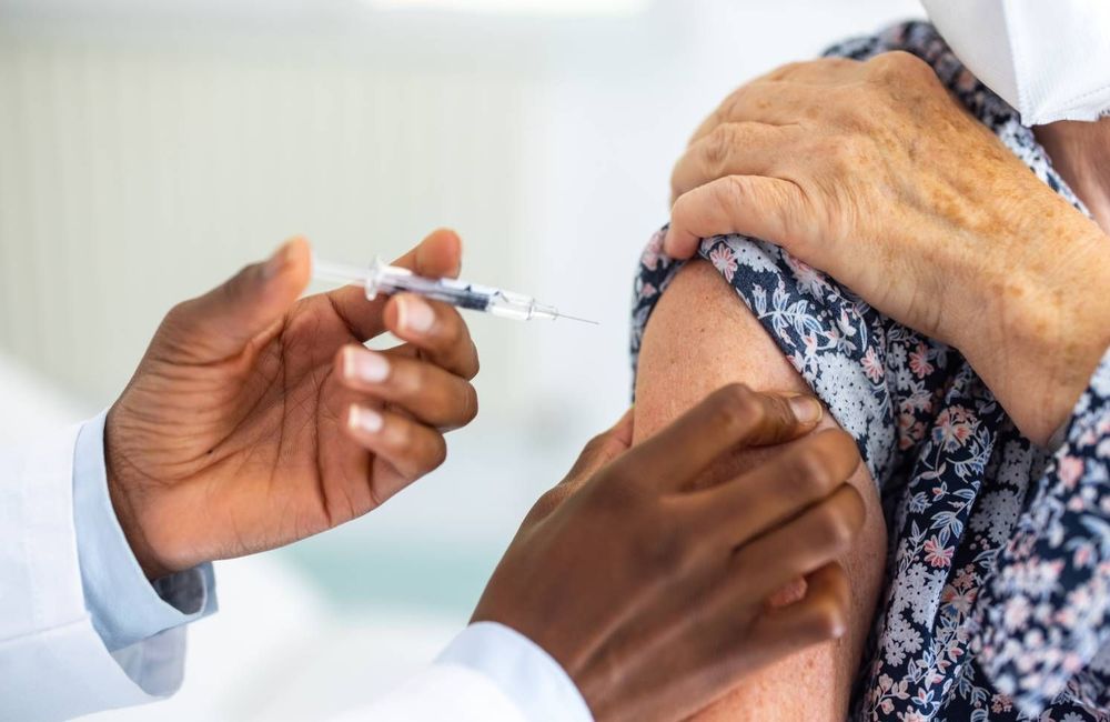 Grippe : la Haute Autorité de Santé recommande aux plus de 65 ans d’utiliser deux vaccins