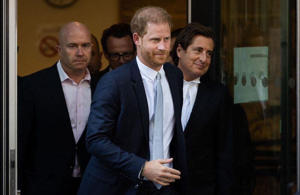 Le prince Harry a-t-il perdu sa virginité avec Elizabeth Hurley ? L’actrice répond