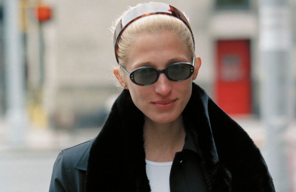 Cet accessoire cheveux porté par Caroline Besset Kennedy connaît un regain de popularité
