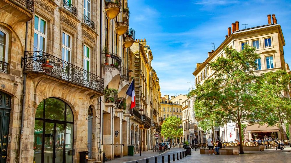 Immobilier à Bordeaux : légère baisse des prix des appartements, hausse pour les maisons en avril 2025